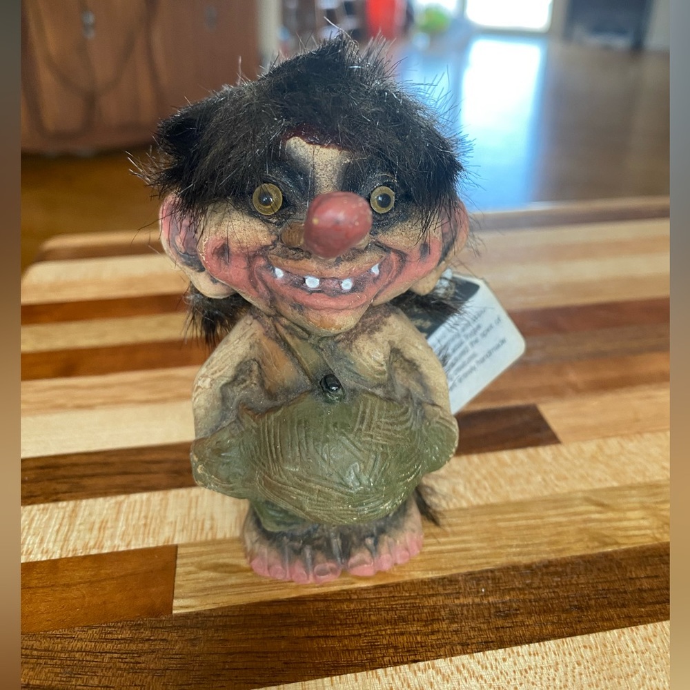 NY Form Norwegian Troll #018